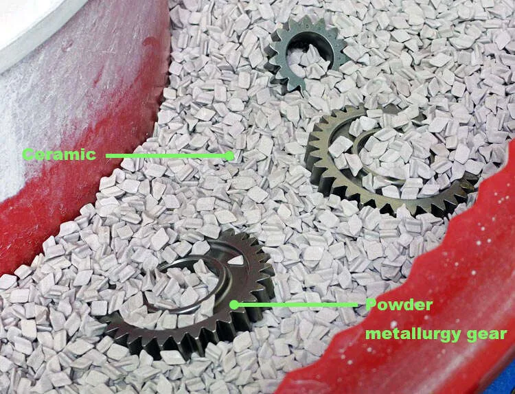 Peças de metalurgia do pó estão passando por acabamento vibratório